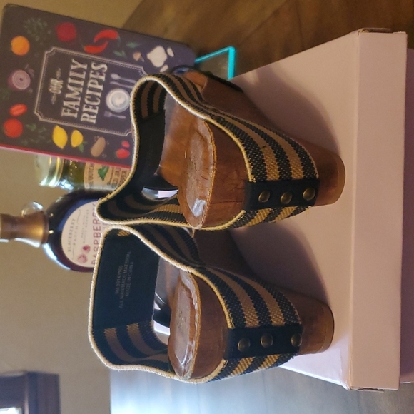 Ato Wedge Sandals - Picture 4 of 11